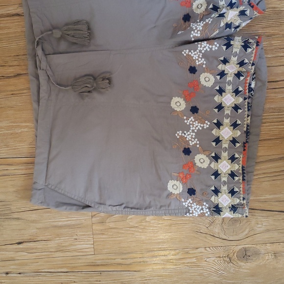 Tolani Short - Picture 2 of 6